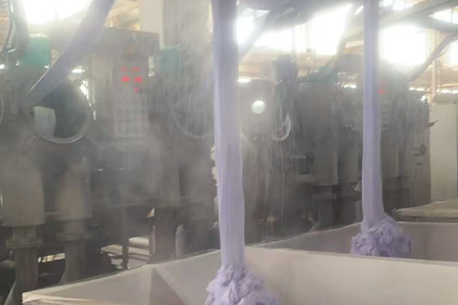 โรงงานผลิตสีย้อม-ผลิตภัณฑ์กึ่งสำเร็จรูปออกจากกระบอก