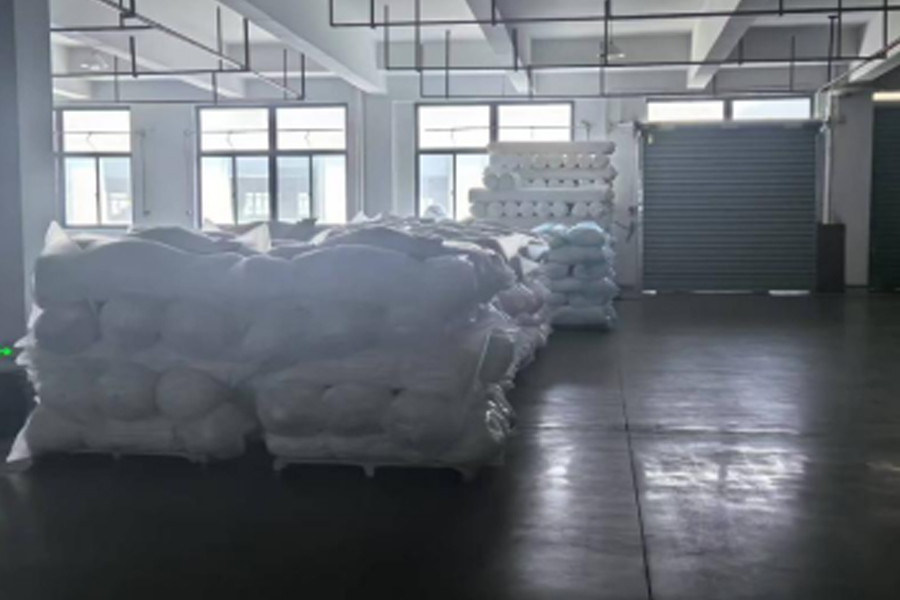 พื้นที่ผลิตผ้าสีเทาถึงจัดส่ง