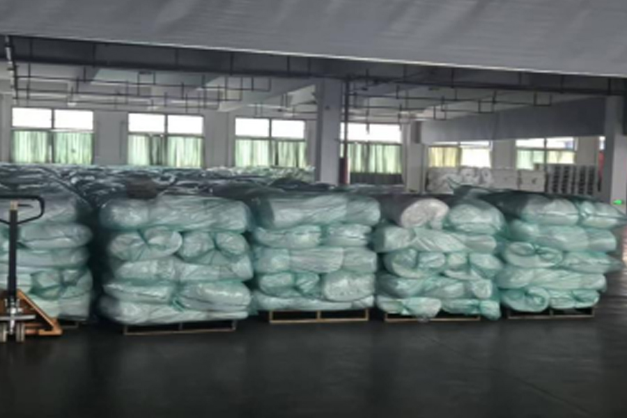 พื้นที่ผลิตผ้าสีเทาถึงจัดส่ง